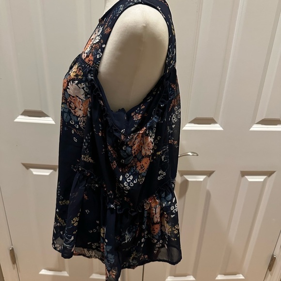 LUCKY brand sheer floral cold shoulder top size small - Picture 2 of 13